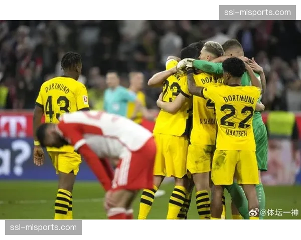 多特蒙德5-0大胜,继续以净胜球优势力压拜仁位居德甲第二 多特蒙德5-0大胜,继续以净胜球优势力压拜仁位居德甲第二